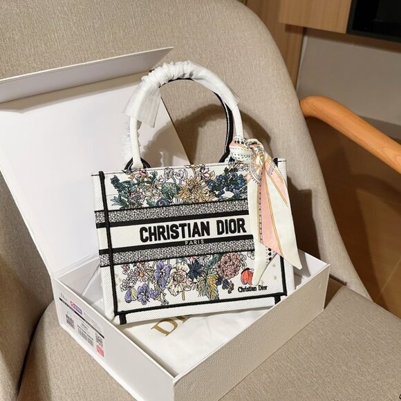 New floral Book Tote?? Embroidered jacquard tote， bagDeliver silk scarves - Picture 1 of 9